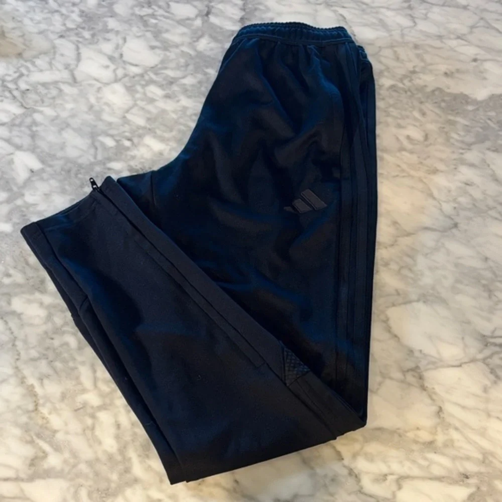 adidas Men's black tiro Joggers, size small
